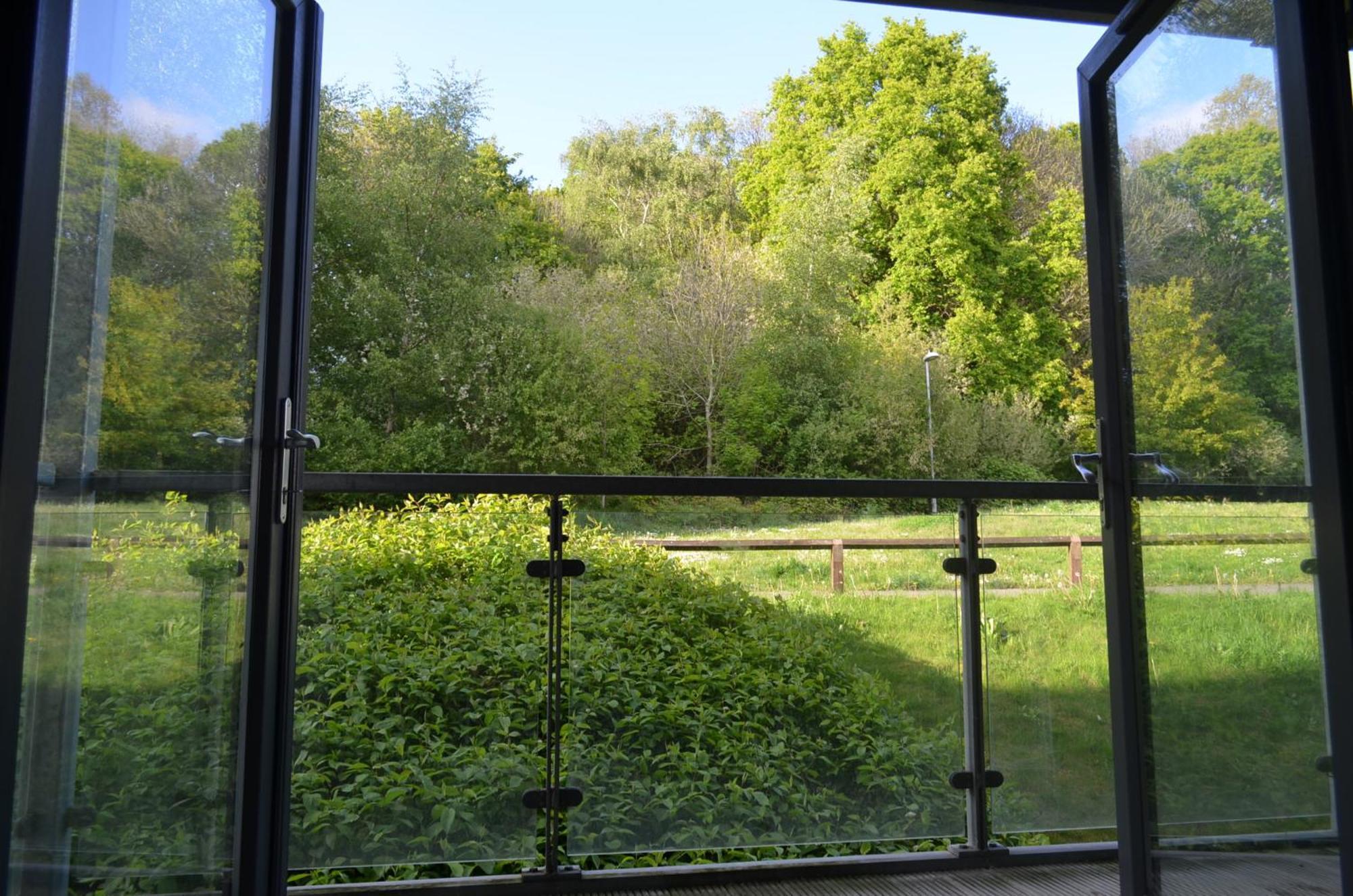 Brentwood Town Retreat - Large 2 Bedroom Apartment Eksteriør bilde