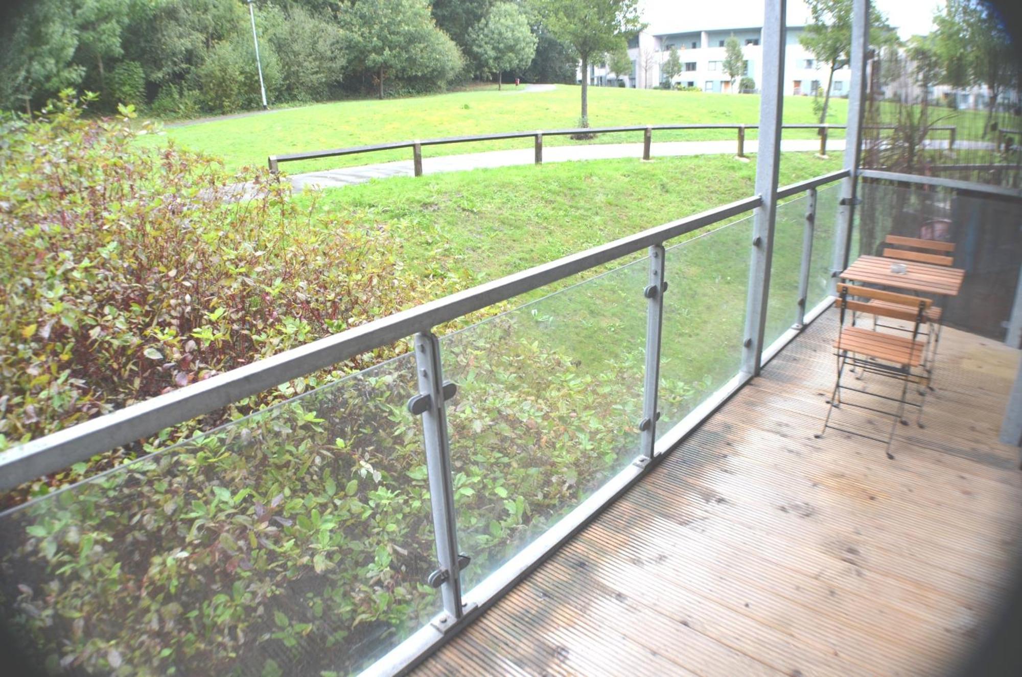 Brentwood Town Retreat - Large 2 Bedroom Apartment Eksteriør bilde
