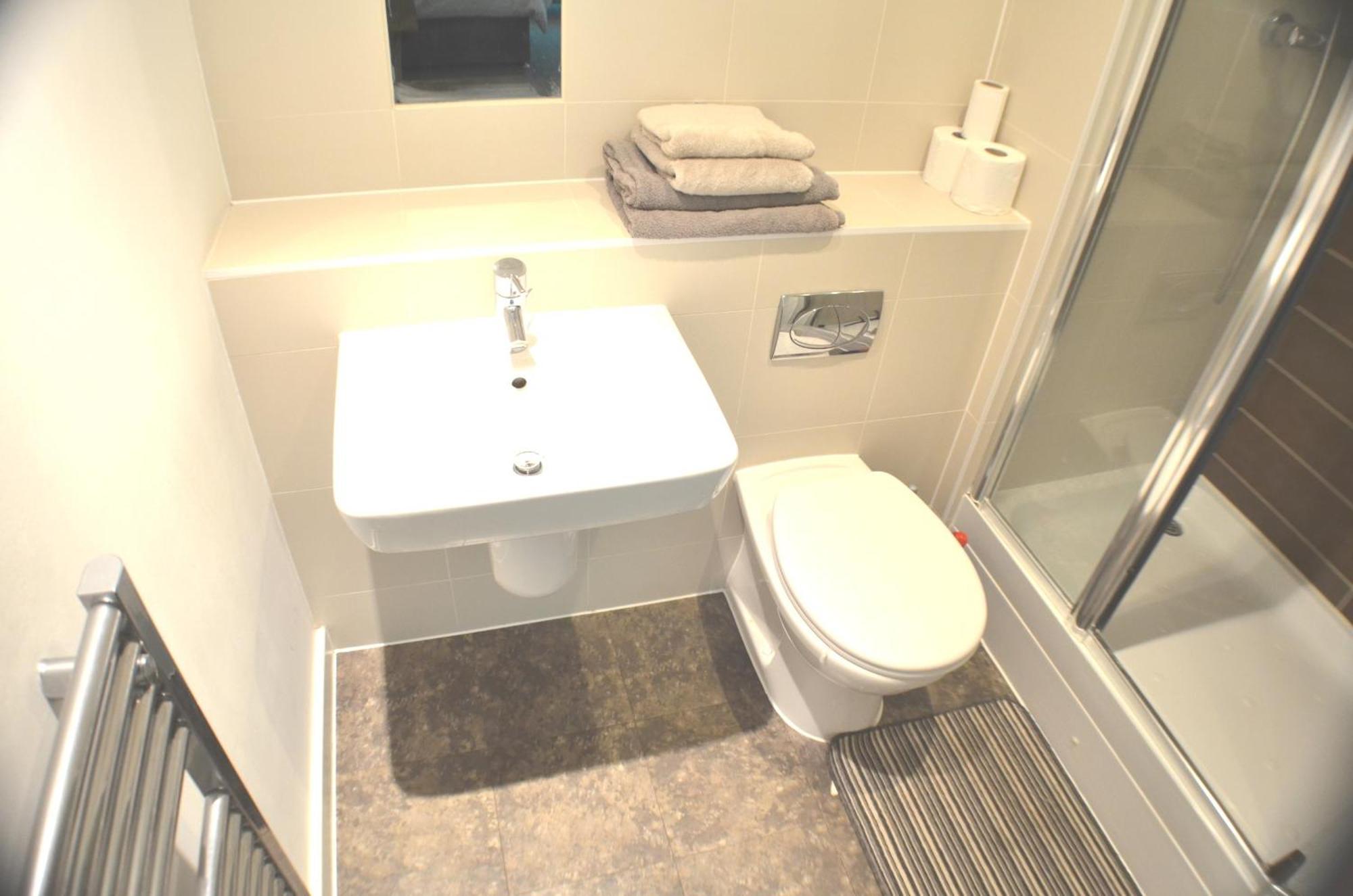 Brentwood Town Retreat - Large 2 Bedroom Apartment Eksteriør bilde